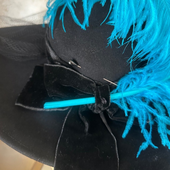 REGAL 1940\'s BLACK FELKT WIDE BRIM HAT +  TURQUOISE OSTRICH FEATHERS & VEILING main image 6
